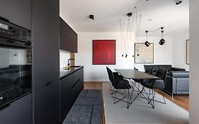 Stylisches Apartment In Zentraler Gruenruhelage Mit Garagenplatz
